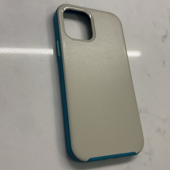 OtterBox Slim Case with MagSafe for Apple iPhone 12/12 Pro - Picture 3 of 4